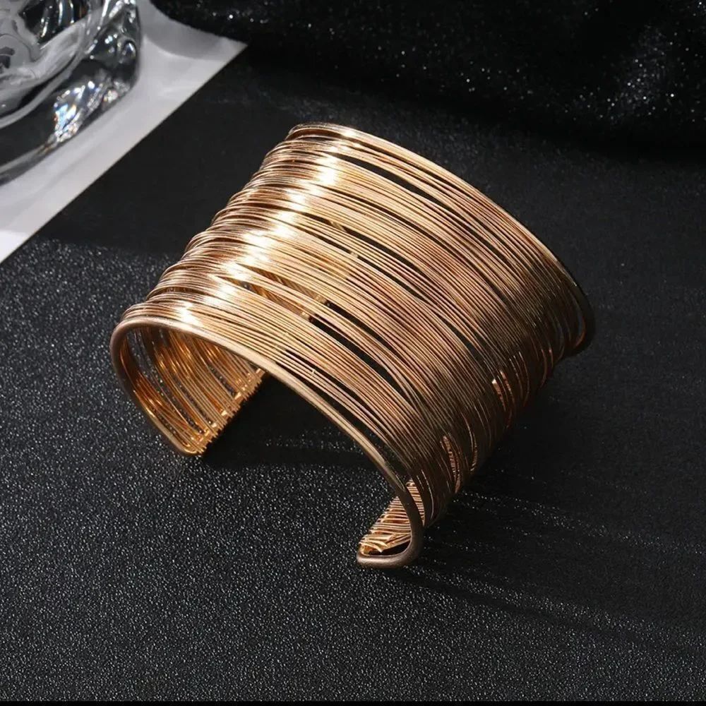 POSH SHOW ITEM - Picture 2 of 3